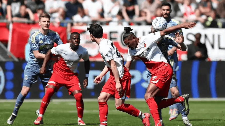 九游官网-赛后荷甲焦点战，那不勒斯队长鼓劲，引发热议，团队化学反应显著的简单介绍